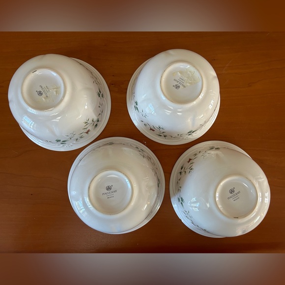 Pfaltzgraff Winterberry set of 4 deep soup bowls - Picture 3 of 6